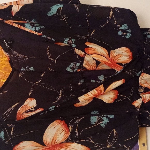 Torrid silky v neck top - Picture 2 of 4